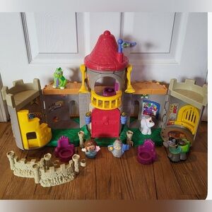 Vintage 2003 Fisher-Price Little People Lil' Kingdom Castle playset